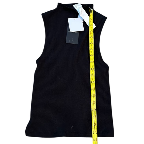 Fabletics Women’s XXL 1X Ribbed Workout Tank Top Black NWT - Picture 3 of 8